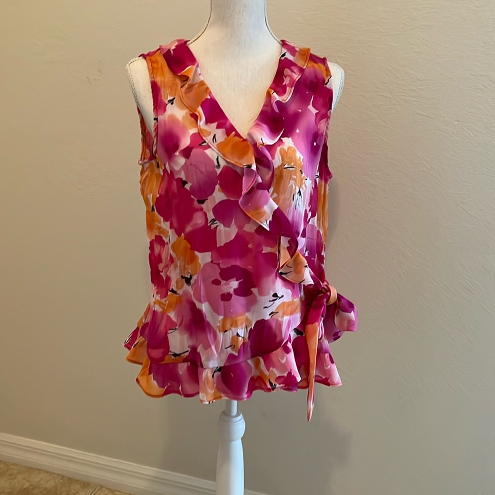 SUNNY LEIGH FUN LIGHTWEIGHT TOP POLYESTER MATERIAL. Size medium